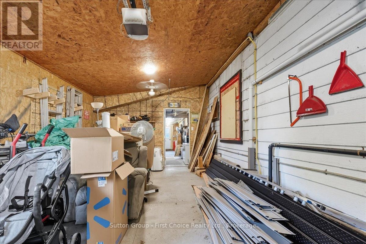 












33 VICTORIA STREET

,
West Perth (Mitchell),




Ontario
N0K1N0

