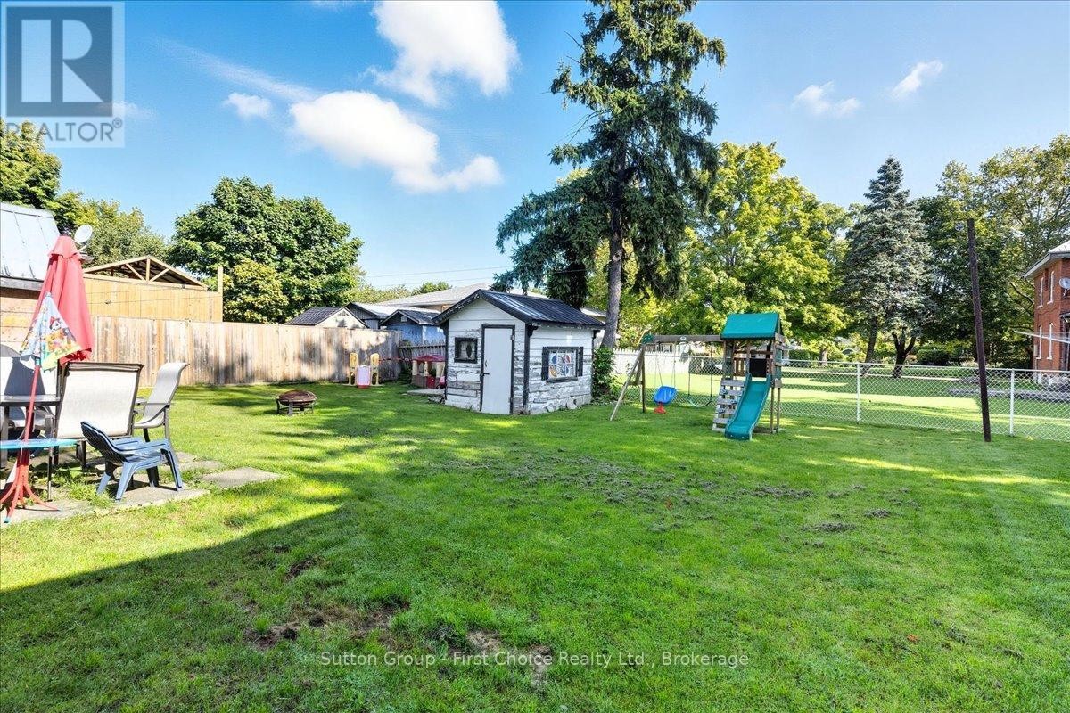 












33 VICTORIA STREET

,
West Perth (Mitchell),




Ontario
N0K1N0

