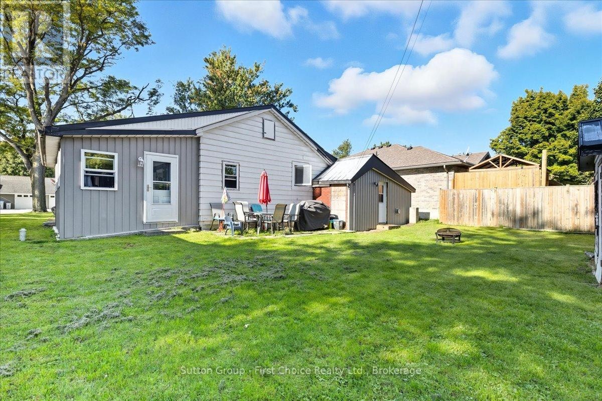 












33 VICTORIA STREET

,
West Perth (Mitchell),




Ontario
N0K1N0

