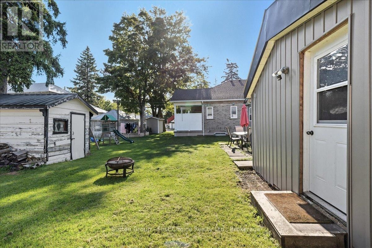 












33 VICTORIA STREET

,
West Perth (Mitchell),




Ontario
N0K1N0

