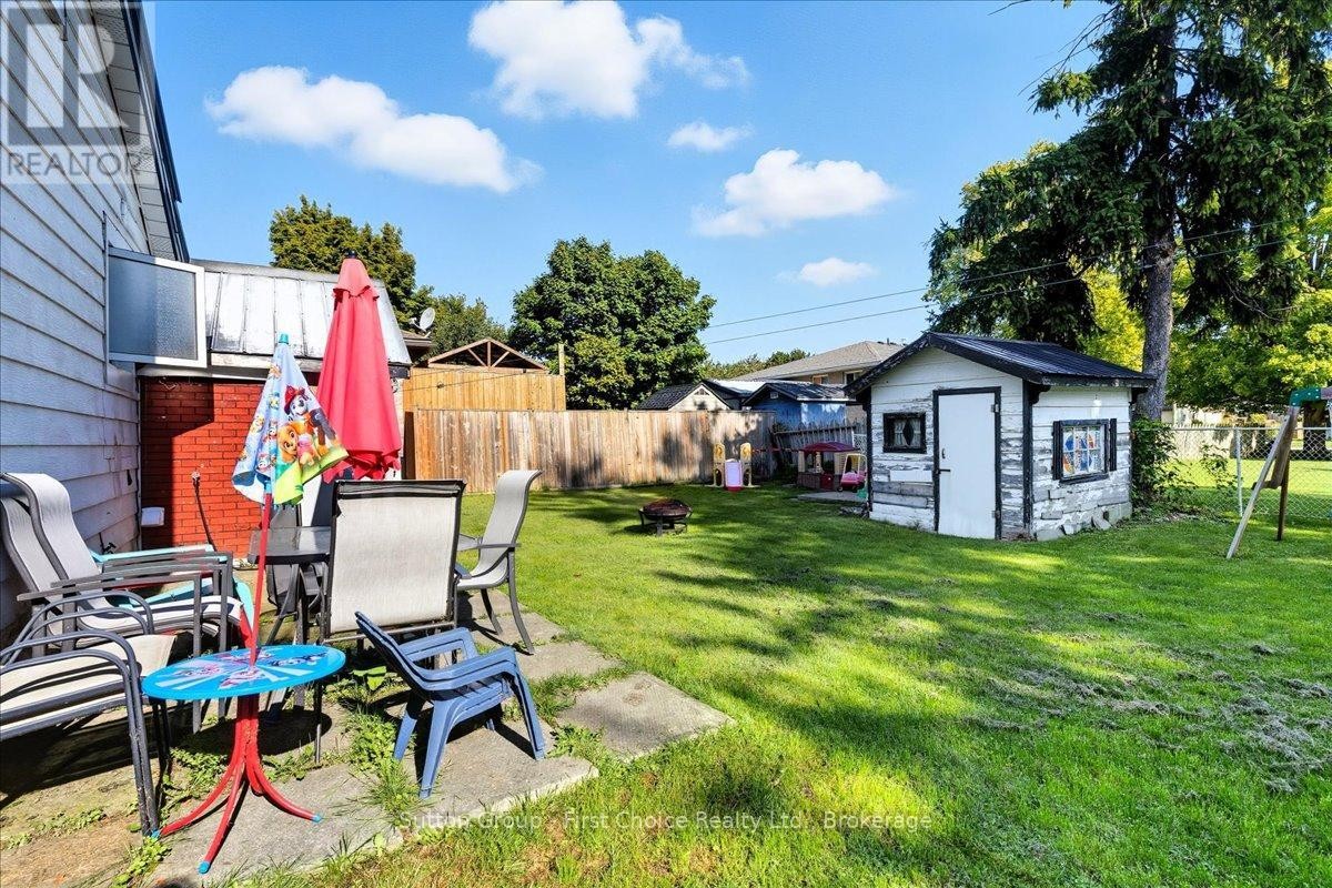 












33 VICTORIA STREET

,
West Perth (Mitchell),




Ontario
N0K1N0

