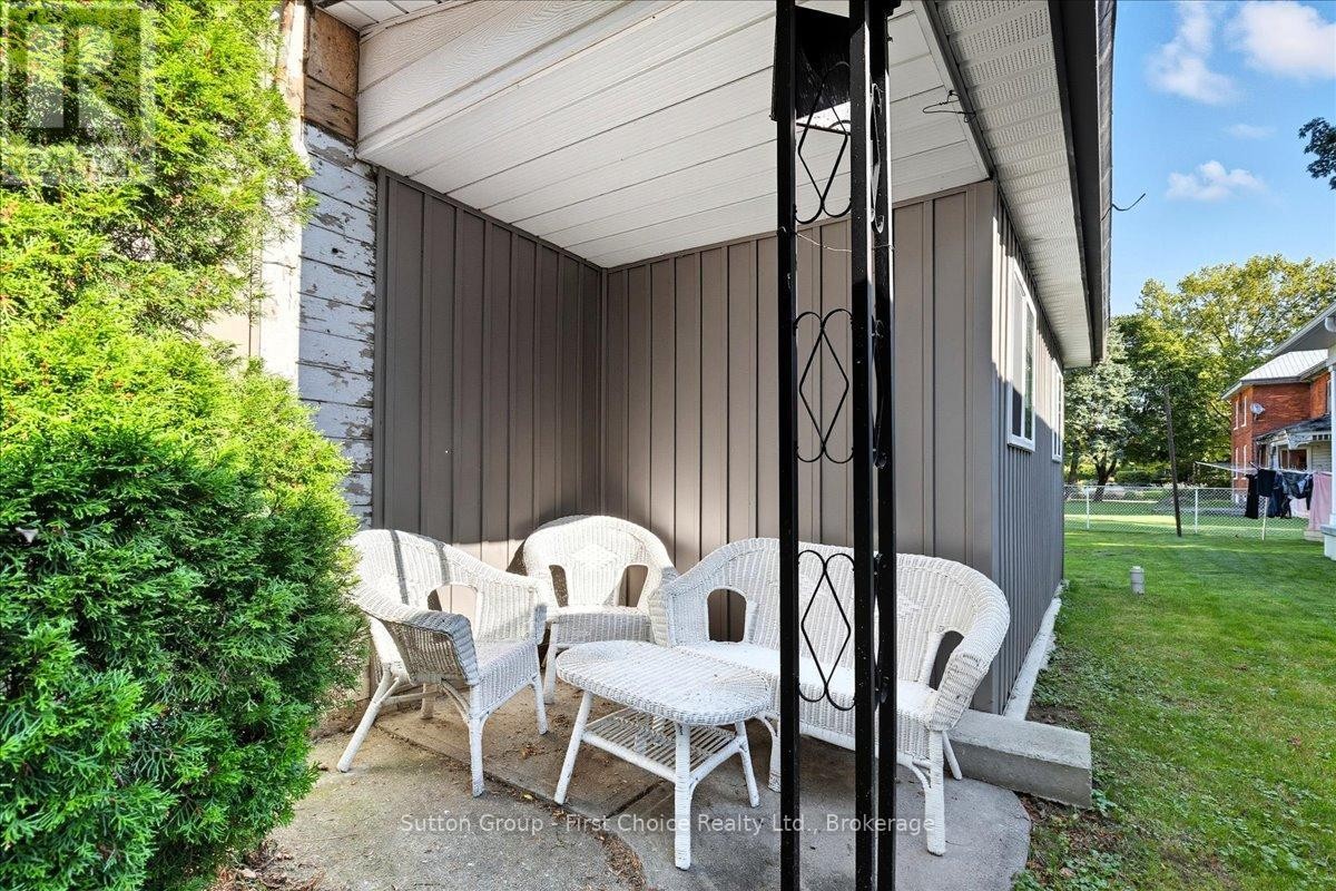 












33 VICTORIA STREET

,
West Perth (Mitchell),




Ontario
N0K1N0

