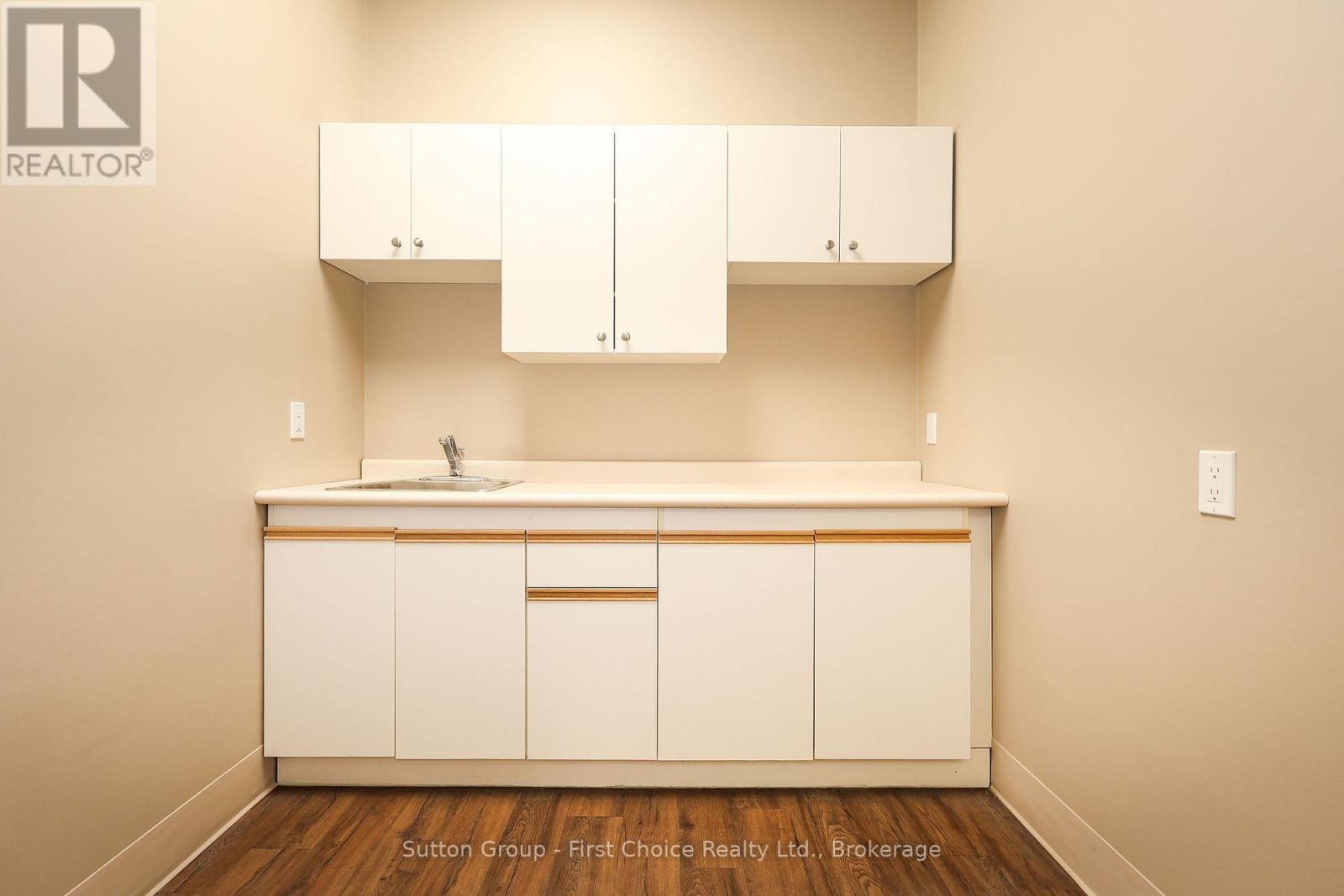 












544 HURON STREET

,
Stratford,




Ontario
N5A5T9


