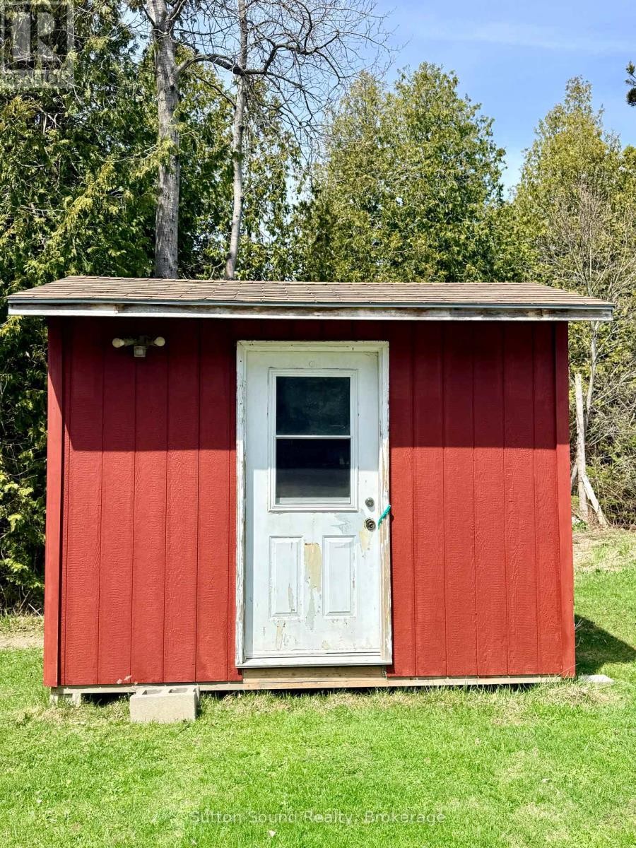 












554 STOKES BAY ROAD

,
Northern Bruce Peninsula,




Ontario
N0H2M0

