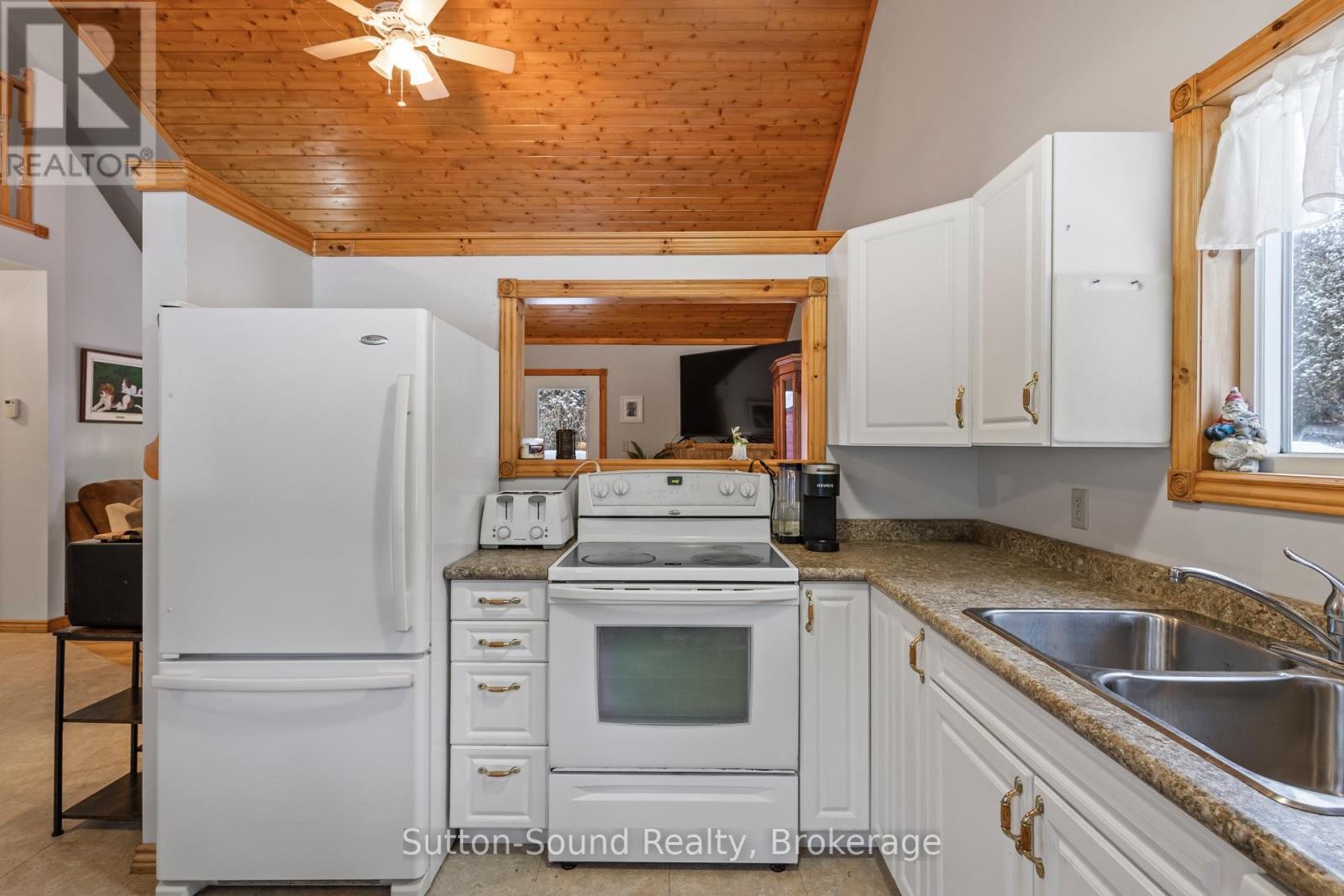 












554 STOKES BAY ROAD

,
Northern Bruce Peninsula,




Ontario
N0H2M0


