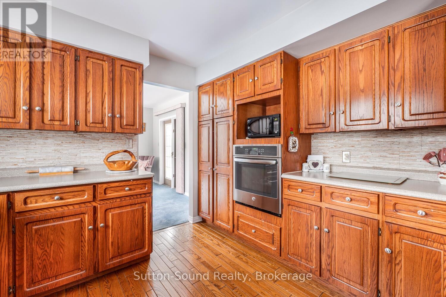 












8 PINE TREE DRIVE

,
South Bruce Peninsula,




Ontario
N0H1P0

