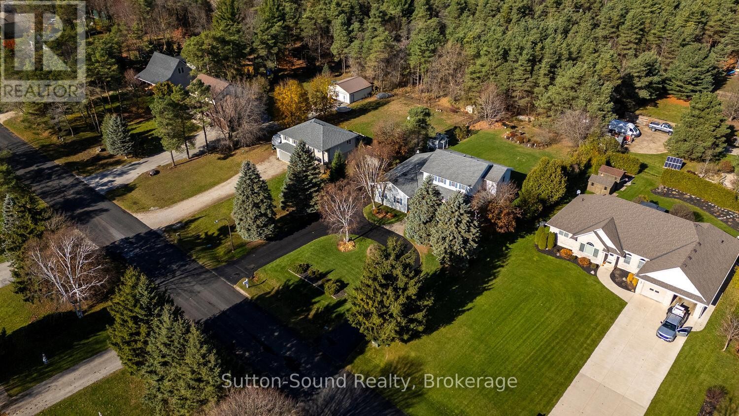 












8 PINE TREE DRIVE

,
South Bruce Peninsula,




Ontario
N0H1P0

