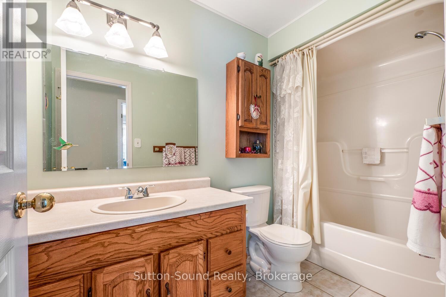 












8 PINE TREE DRIVE

,
South Bruce Peninsula,




Ontario
N0H1P0

