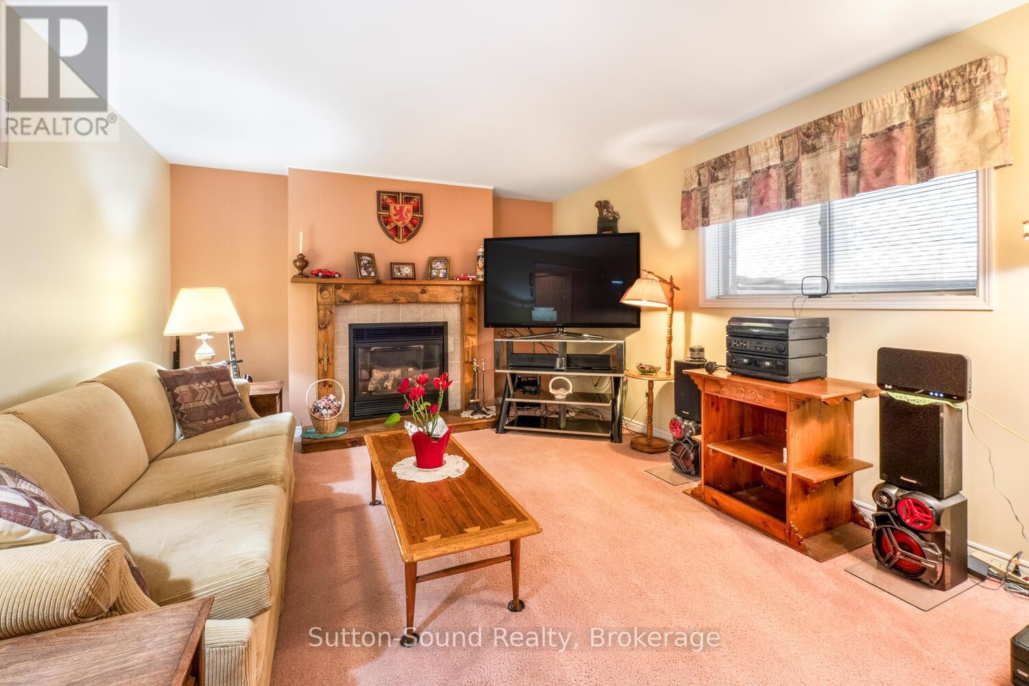 












8 PINE TREE DRIVE

,
South Bruce Peninsula,




Ontario
N0H1P0

