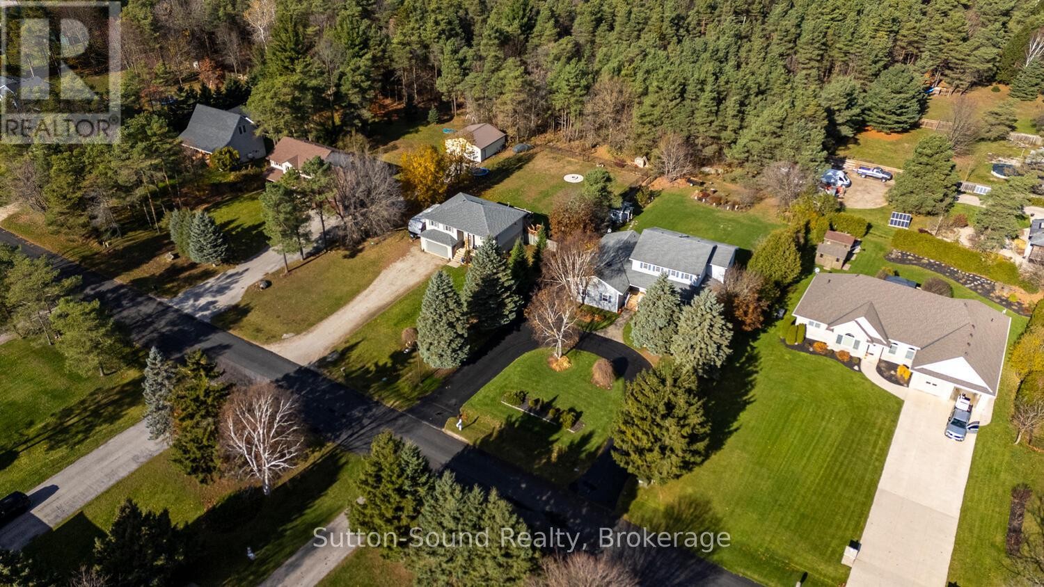 












8 PINE TREE DRIVE

,
South Bruce Peninsula,




Ontario
N0H1P0

