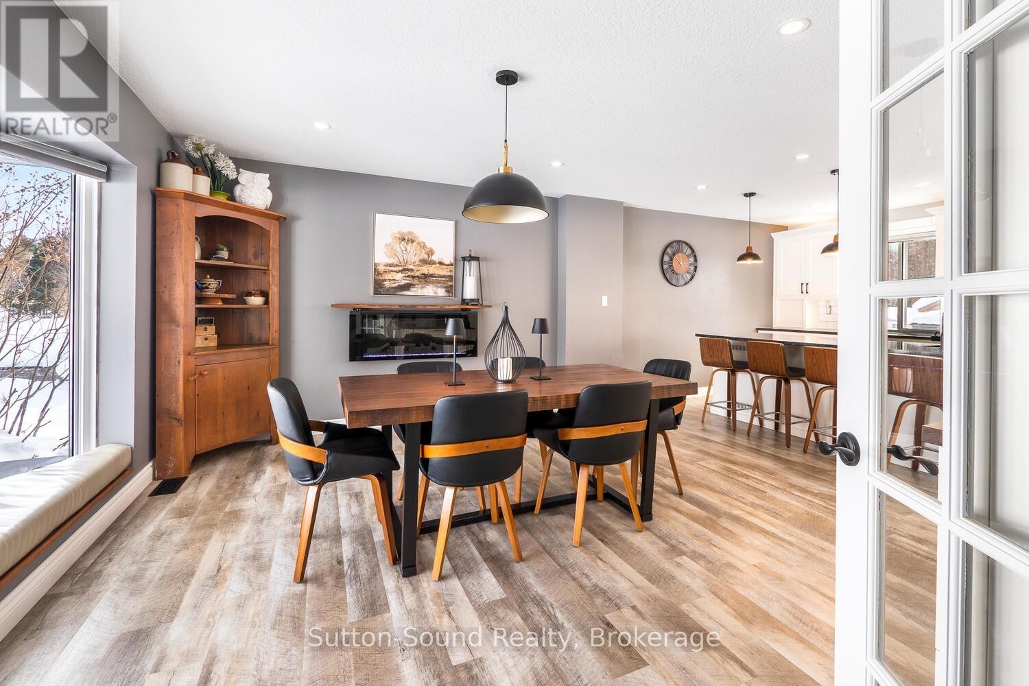 












35 PINE TREE DRIVE

,
South Bruce Peninsula,




Ontario
N0H1P0

