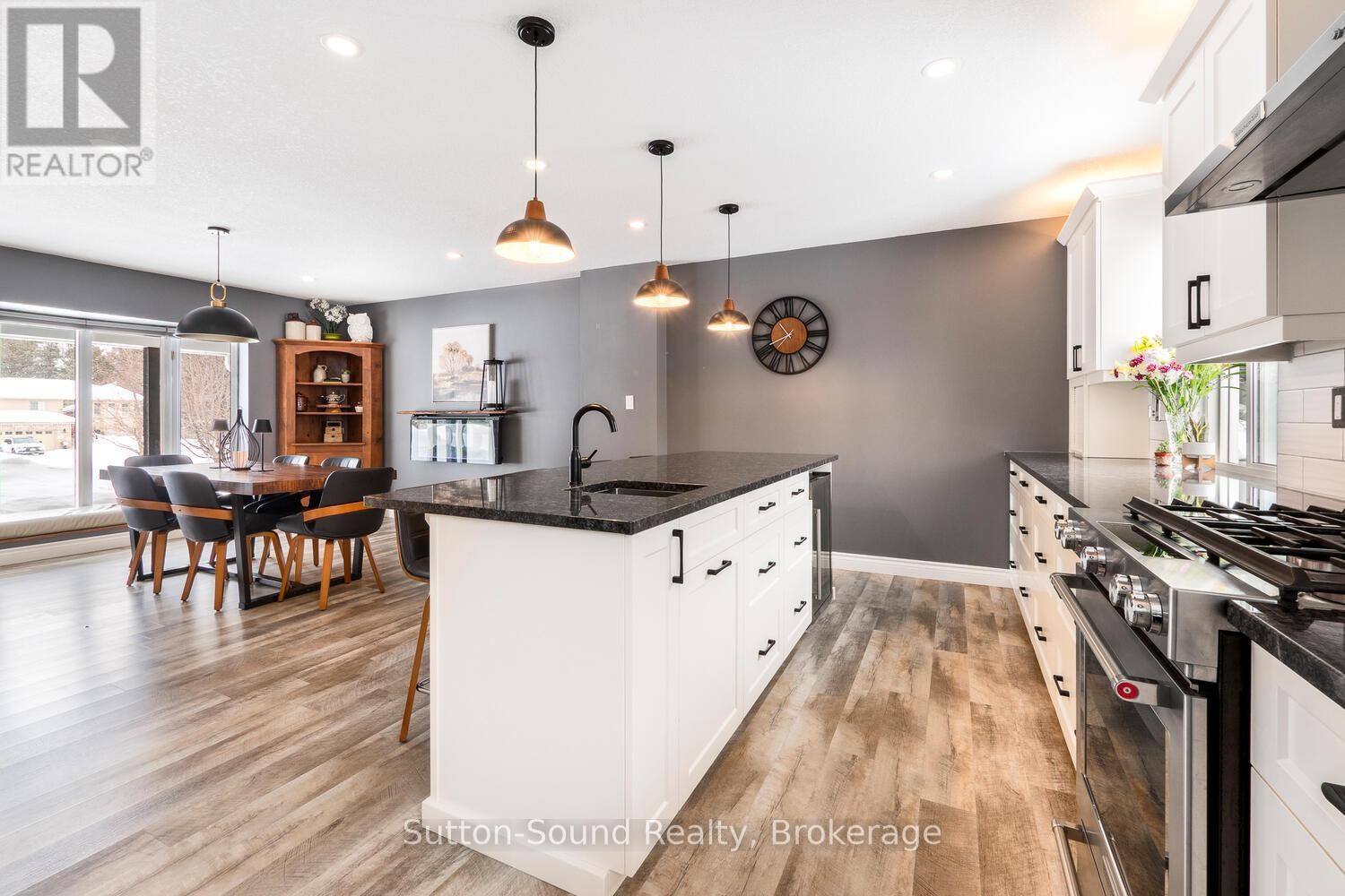 












35 PINE TREE DRIVE

,
South Bruce Peninsula,




Ontario
N0H1P0

