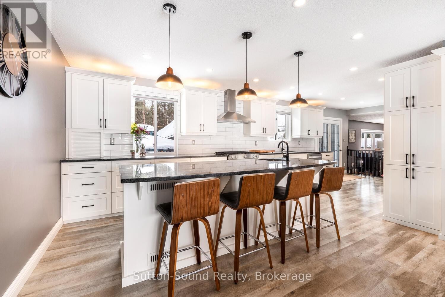 












35 PINE TREE DRIVE

,
South Bruce Peninsula,




Ontario
N0H1P0

