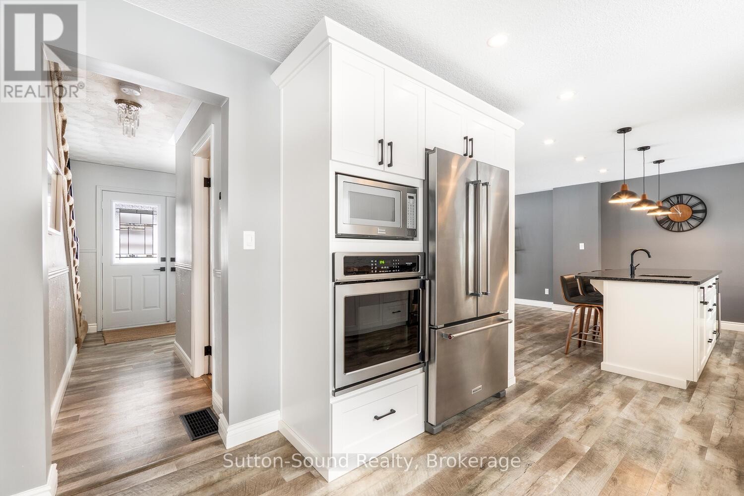 












35 PINE TREE DRIVE

,
South Bruce Peninsula,




Ontario
N0H1P0

