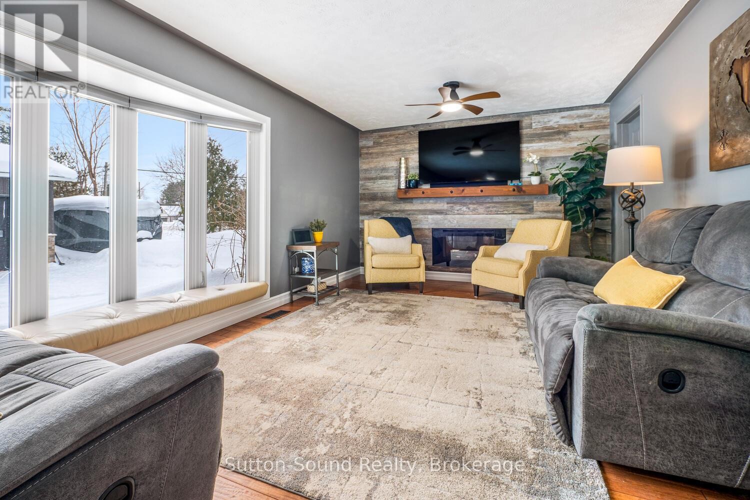 












35 PINE TREE DRIVE

,
South Bruce Peninsula,




Ontario
N0H1P0

