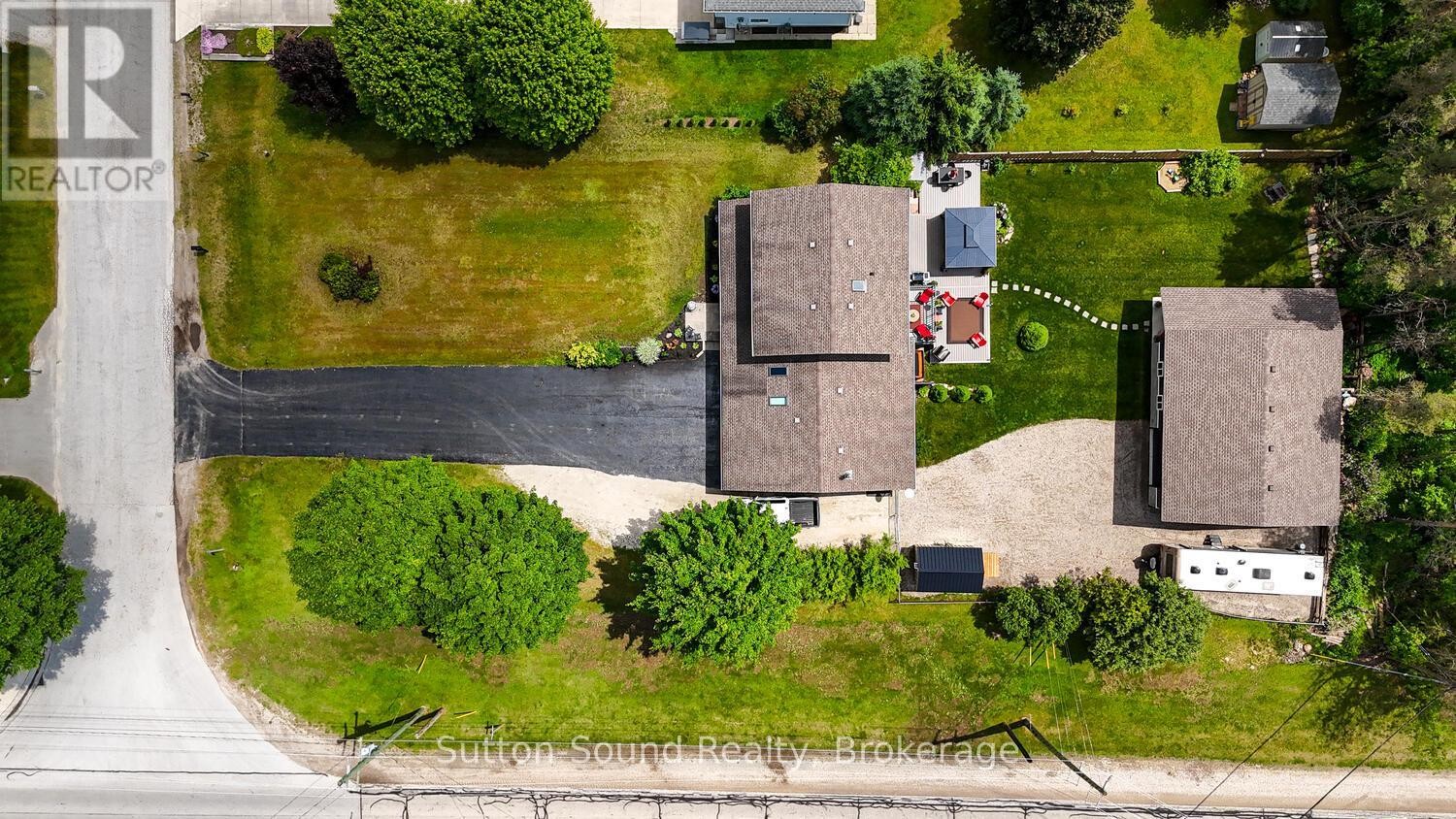 












35 PINE TREE DRIVE

,
South Bruce Peninsula,




Ontario
N0H1P0

