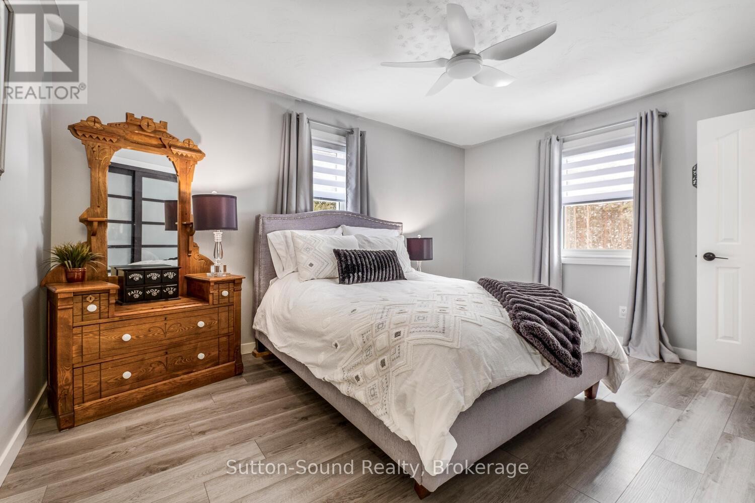 












35 PINE TREE DRIVE

,
South Bruce Peninsula,




Ontario
N0H1P0

