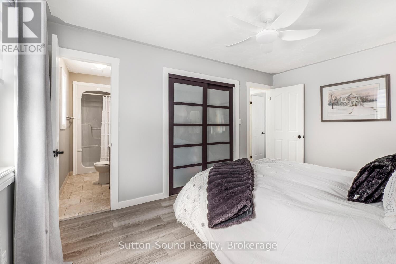 












35 PINE TREE DRIVE

,
South Bruce Peninsula,




Ontario
N0H1P0

