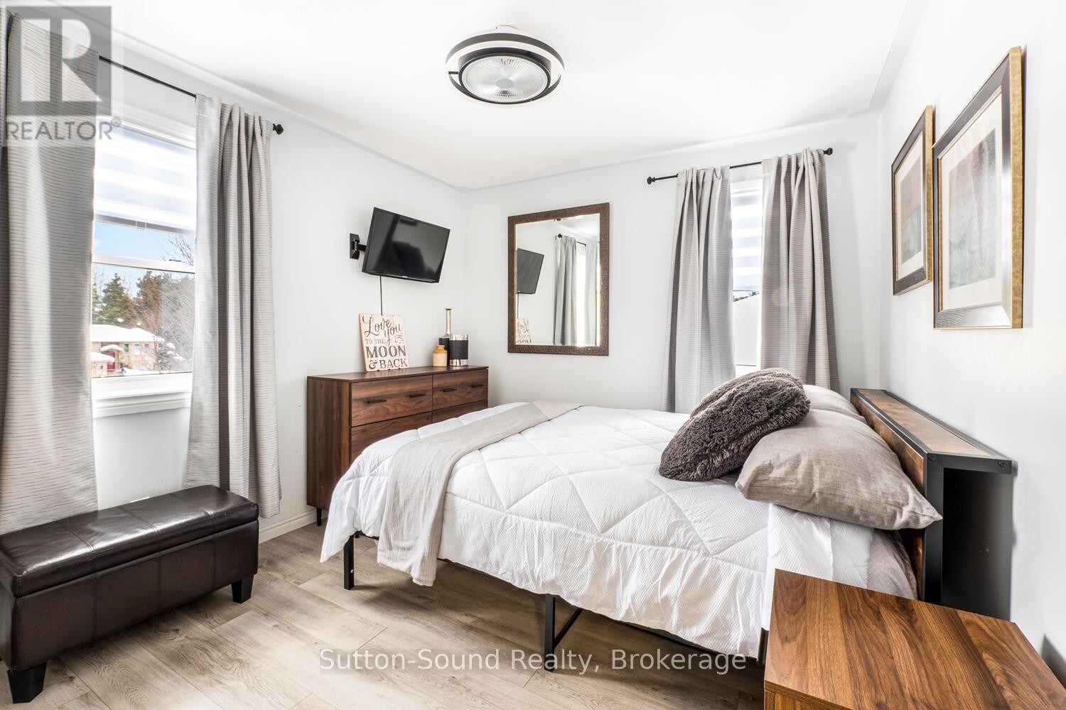 












35 PINE TREE DRIVE

,
South Bruce Peninsula,




Ontario
N0H1P0

