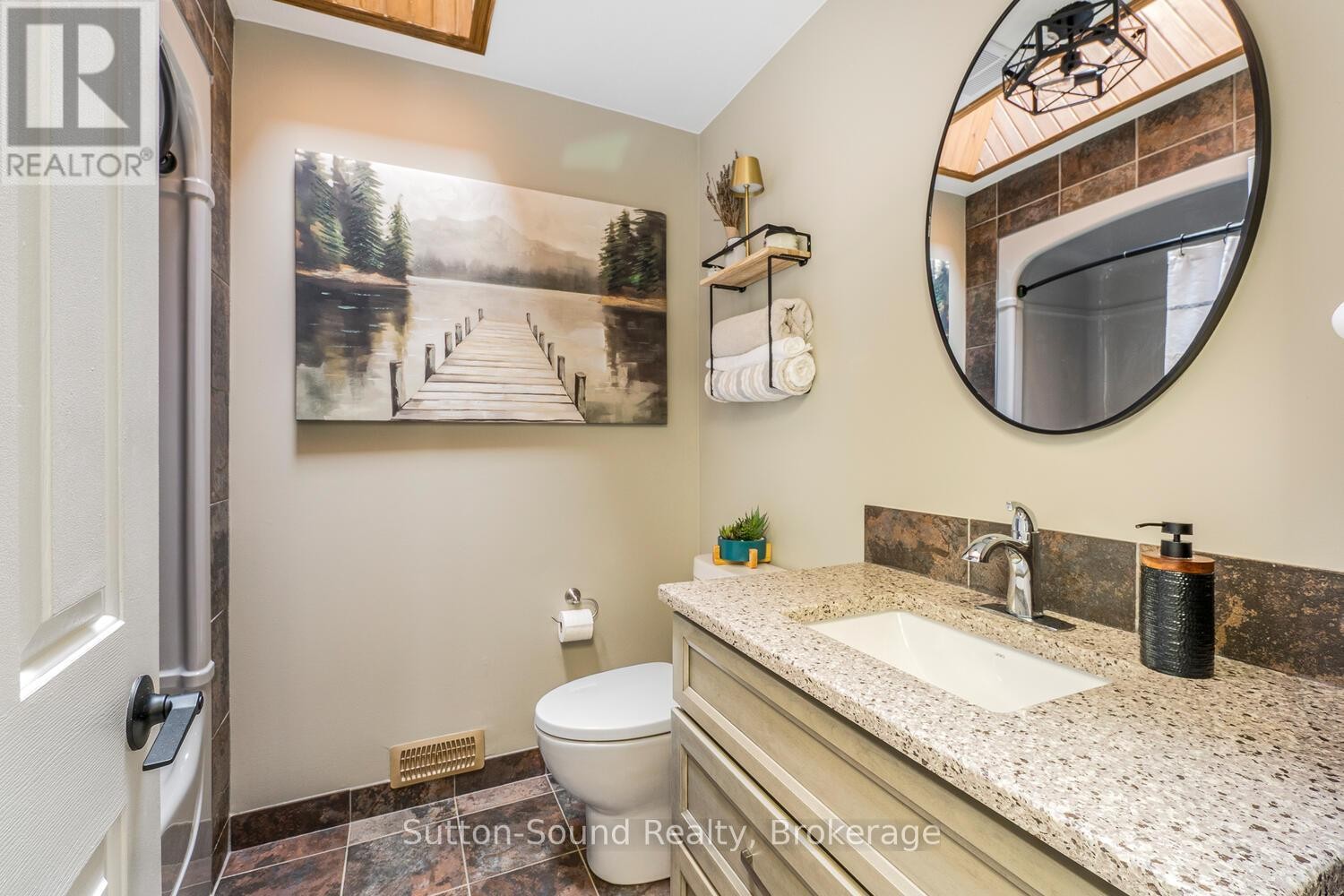 












35 PINE TREE DRIVE

,
South Bruce Peninsula,




Ontario
N0H1P0

