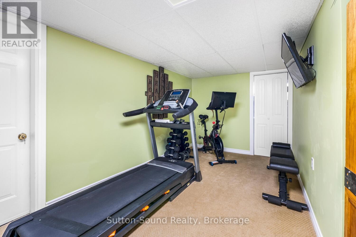 












35 PINE TREE DRIVE

,
South Bruce Peninsula,




Ontario
N0H1P0

