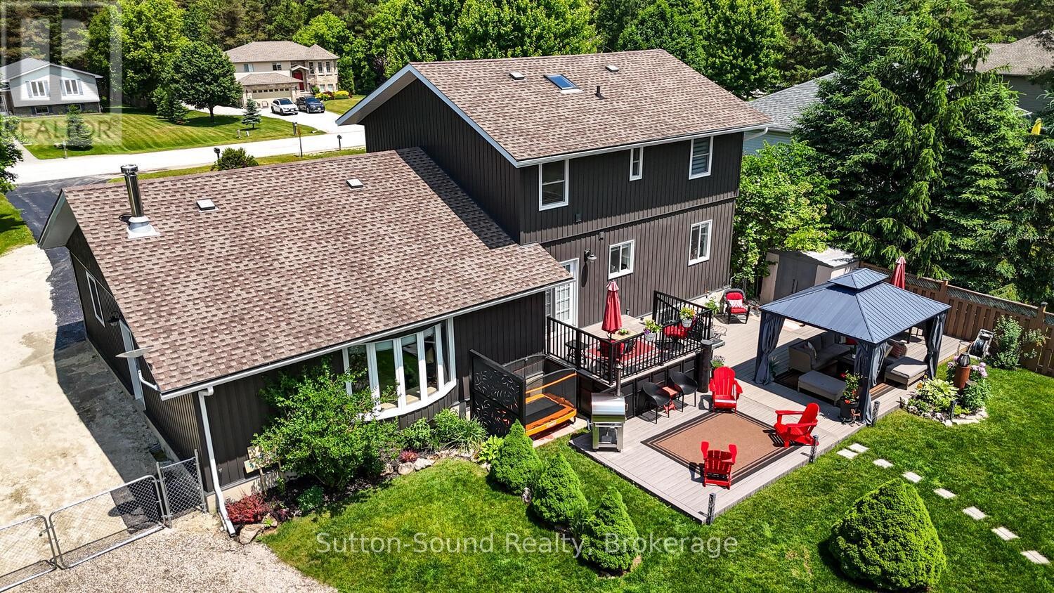 












35 PINE TREE DRIVE

,
South Bruce Peninsula,




Ontario
N0H1P0

