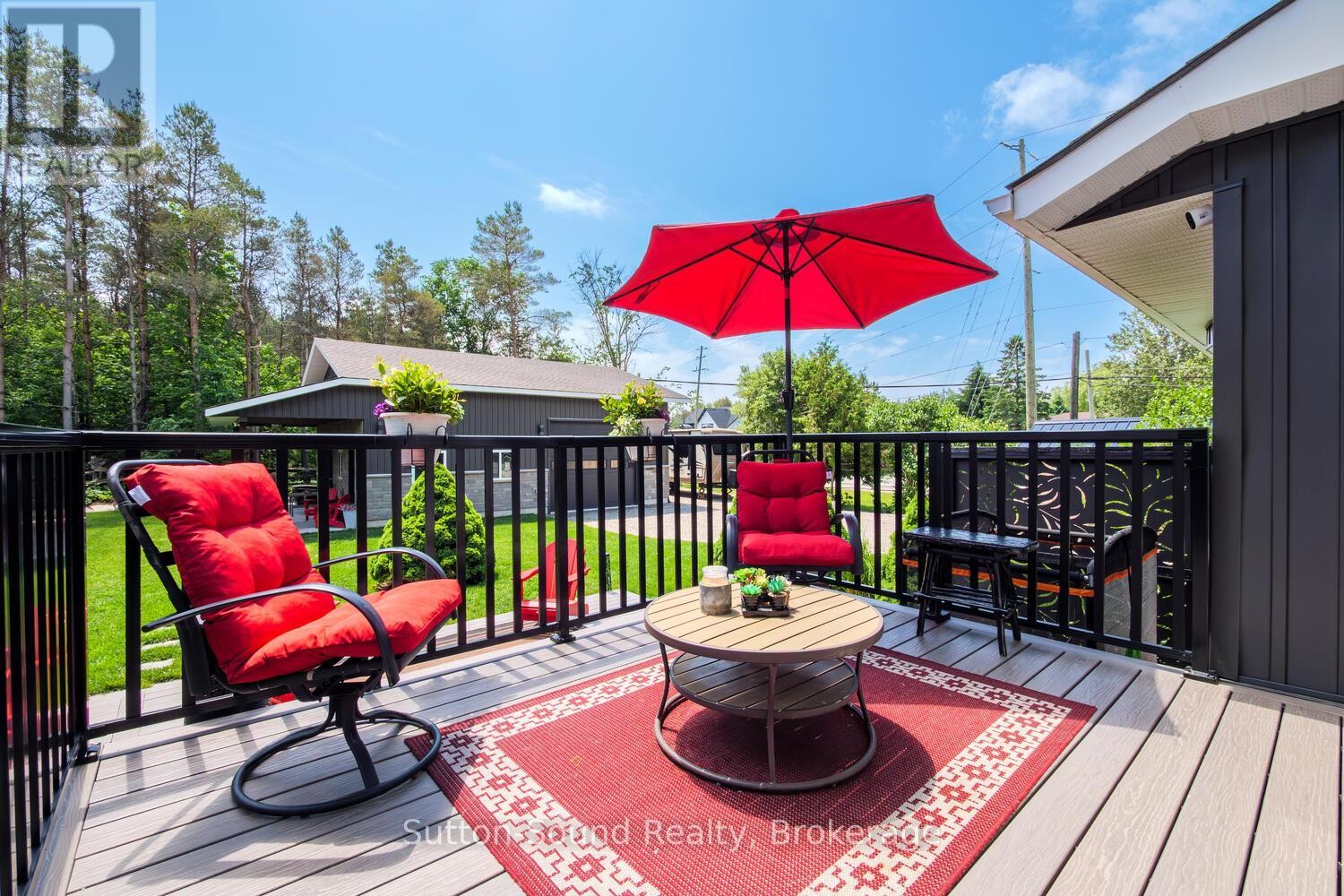 












35 PINE TREE DRIVE

,
South Bruce Peninsula,




Ontario
N0H1P0

