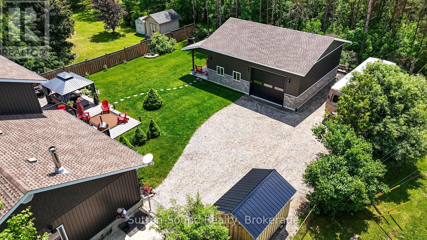 












35 PINE TREE DRIVE

,
South Bruce Peninsula,




Ontario
N0H1P0

