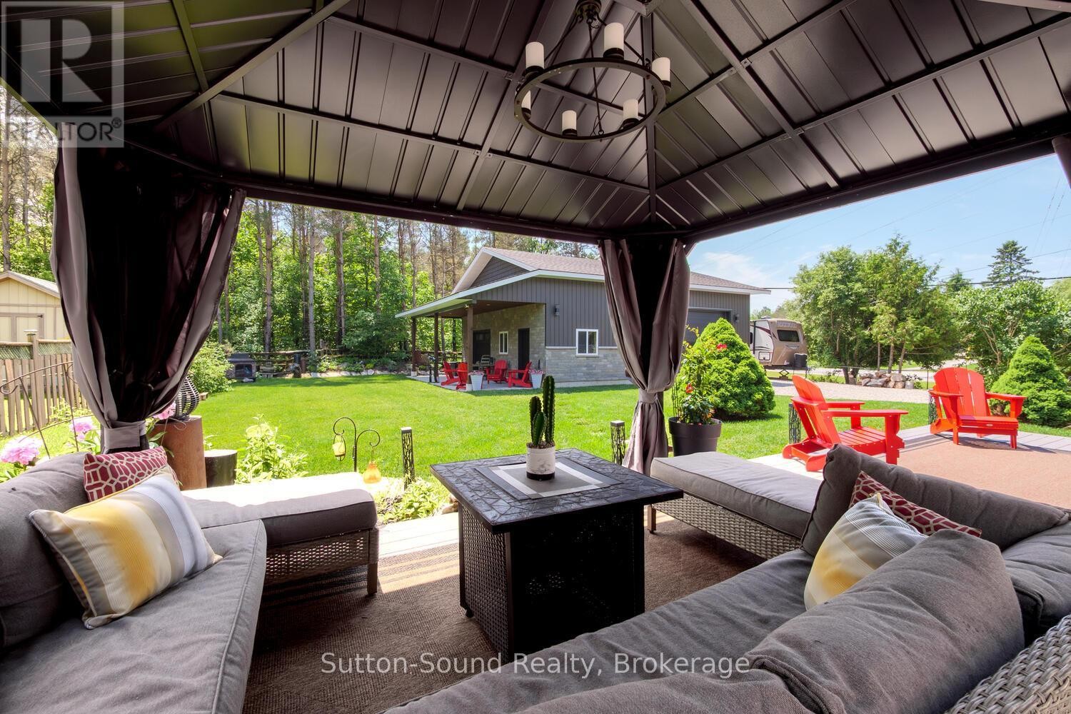 












35 PINE TREE DRIVE

,
South Bruce Peninsula,




Ontario
N0H1P0

