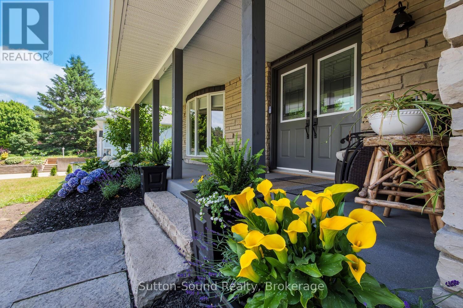 












35 PINE TREE DRIVE

,
South Bruce Peninsula,




Ontario
N0H1P0

