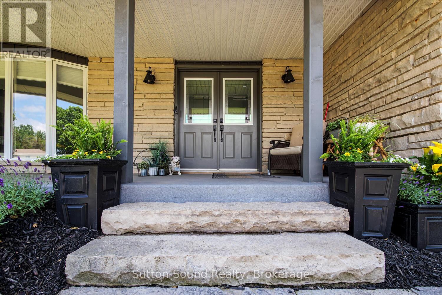 












35 PINE TREE DRIVE

,
South Bruce Peninsula,




Ontario
N0H1P0

