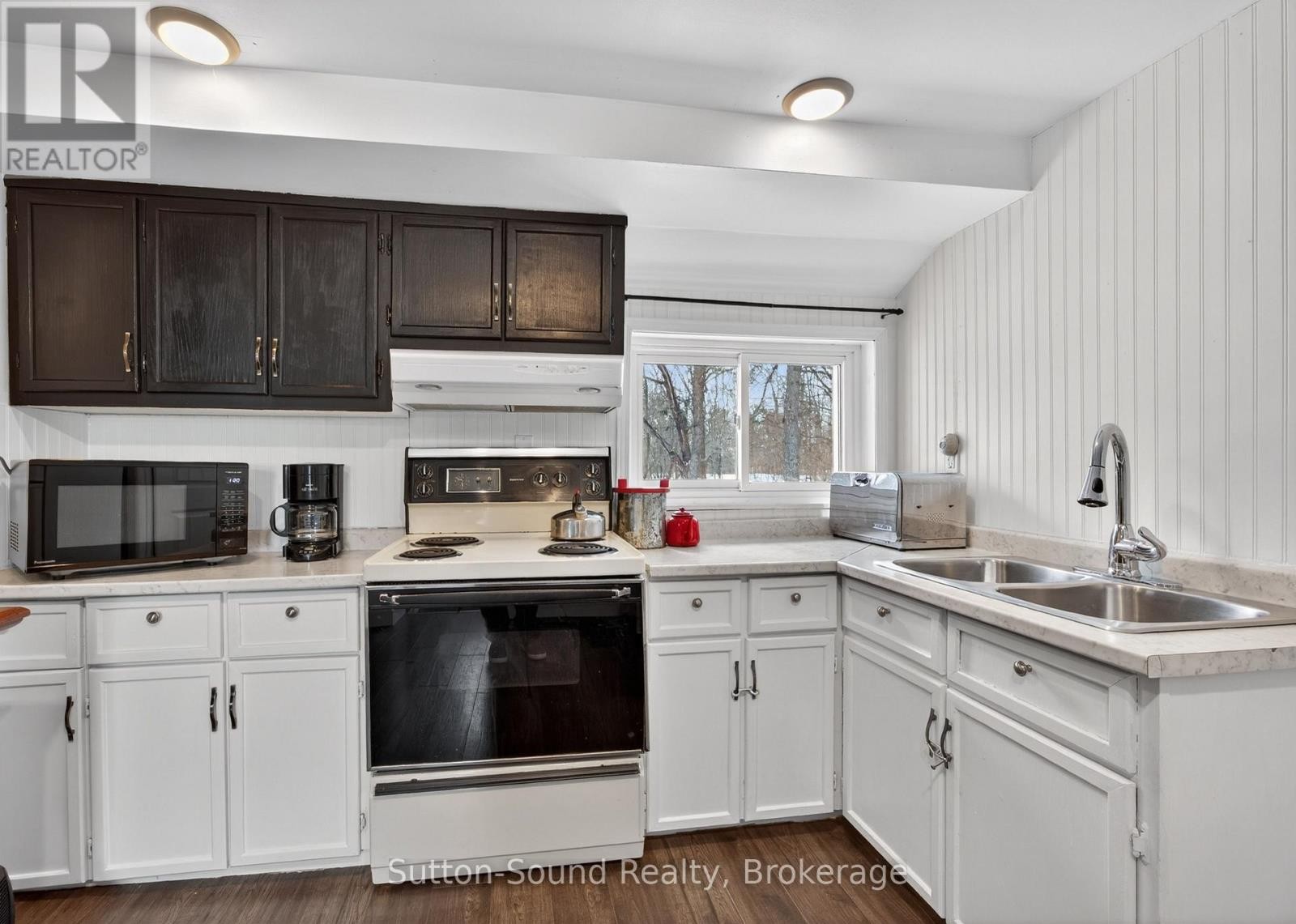 












184 GOULD STREET

,
South Bruce Peninsula,




Ontario
N0H2T0

