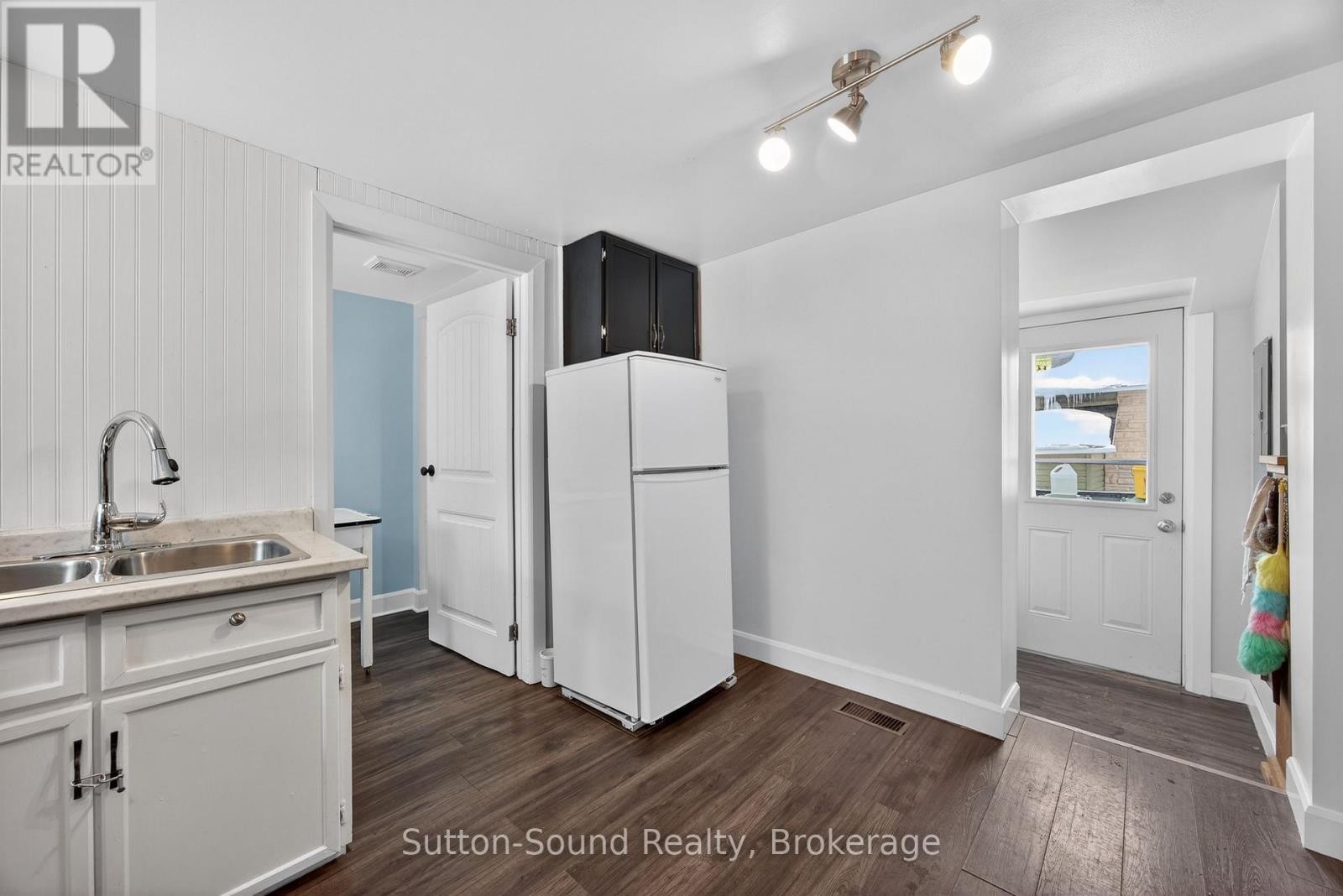 












184 GOULD STREET

,
South Bruce Peninsula,




Ontario
N0H2T0

