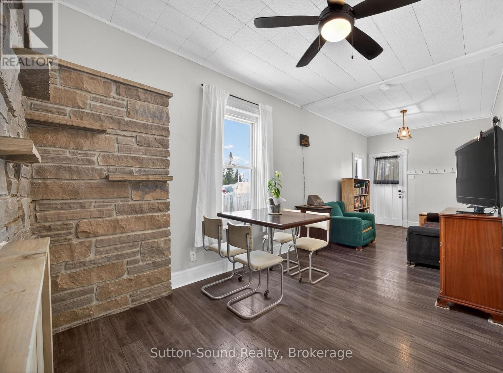 












184 GOULD STREET

,
South Bruce Peninsula,




Ontario
N0H2T0

