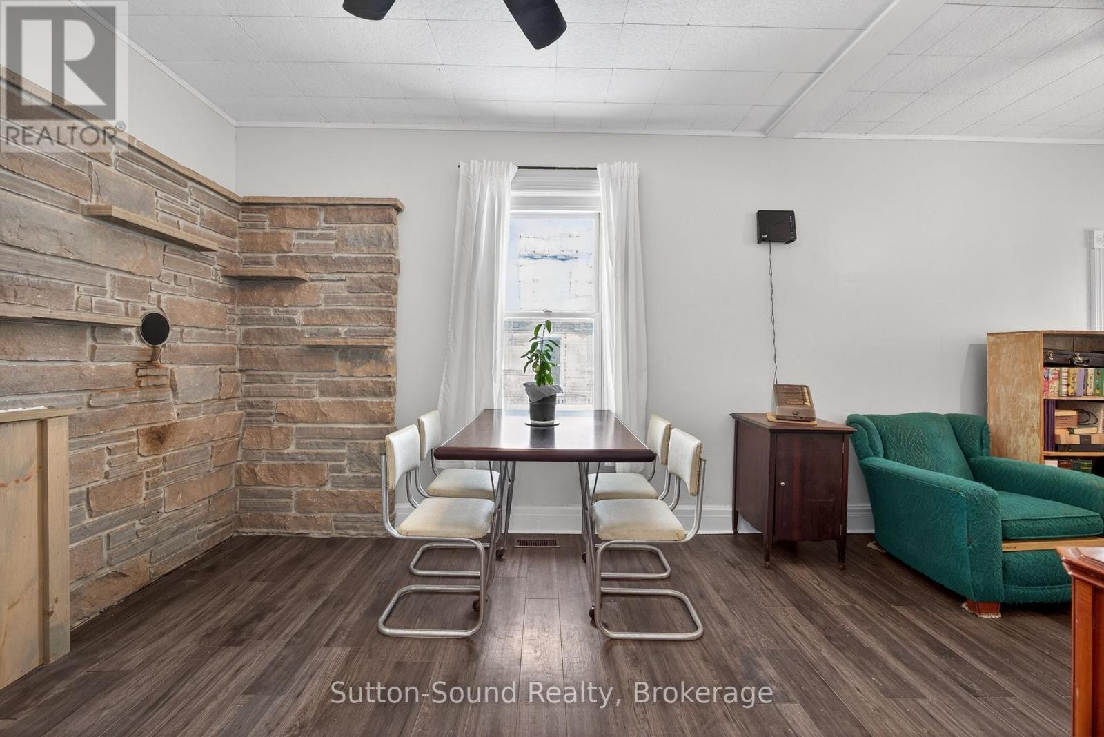 












184 GOULD STREET

,
South Bruce Peninsula,




Ontario
N0H2T0

