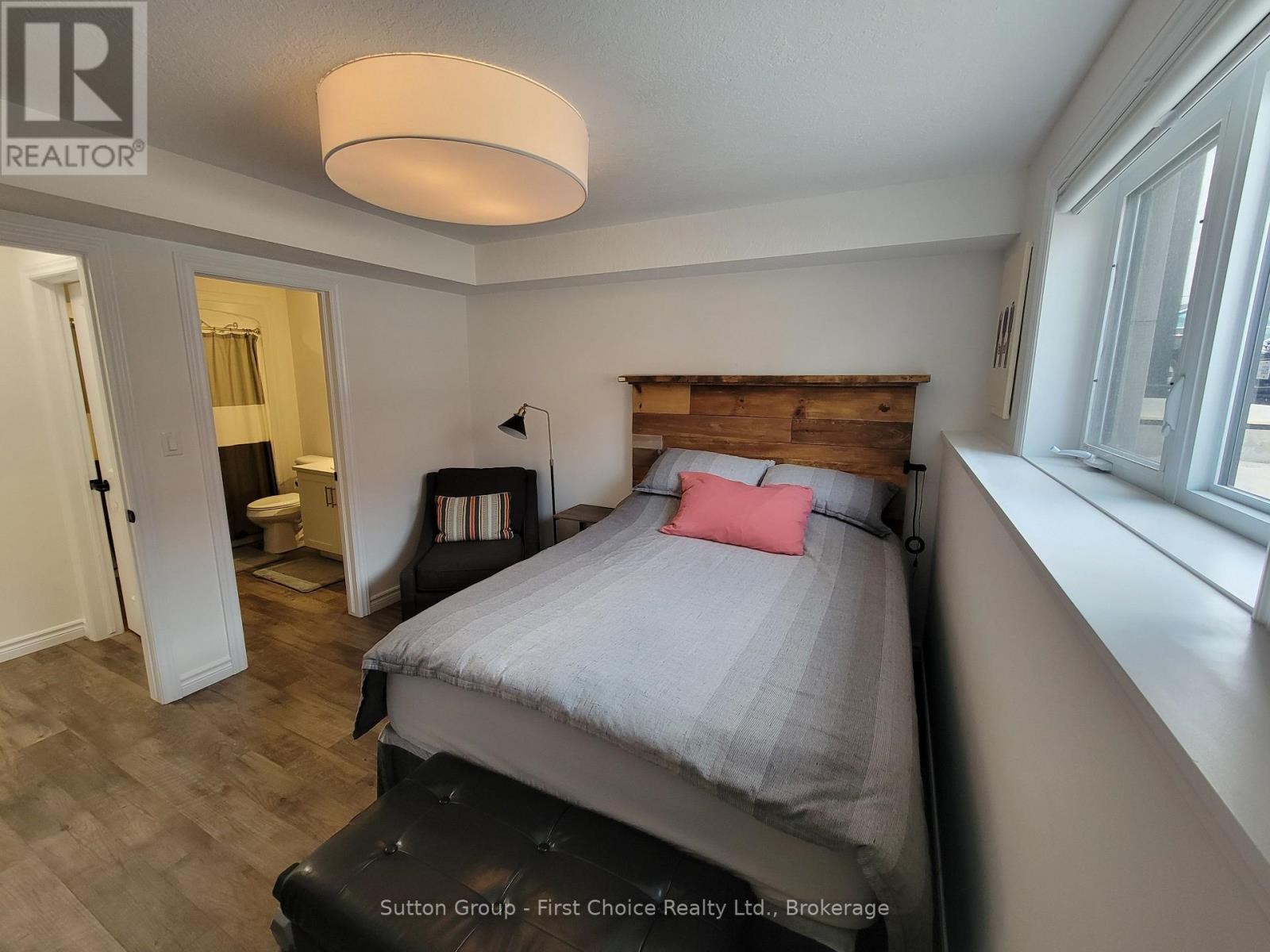












5 - 3205 VIVIAN LINE 37

,
Stratford,




Ontario
N5A0H8

