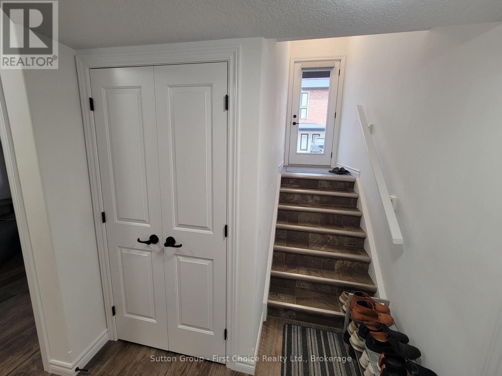 












5 - 3205 VIVIAN LINE 37

,
Stratford,




Ontario
N5A0H8

