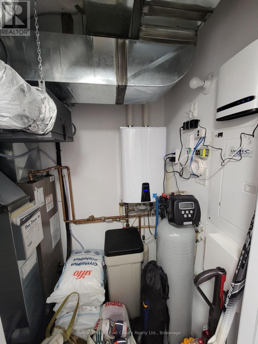 












5 - 3205 VIVIAN LINE 37

,
Stratford,




Ontario
N5A0H8

