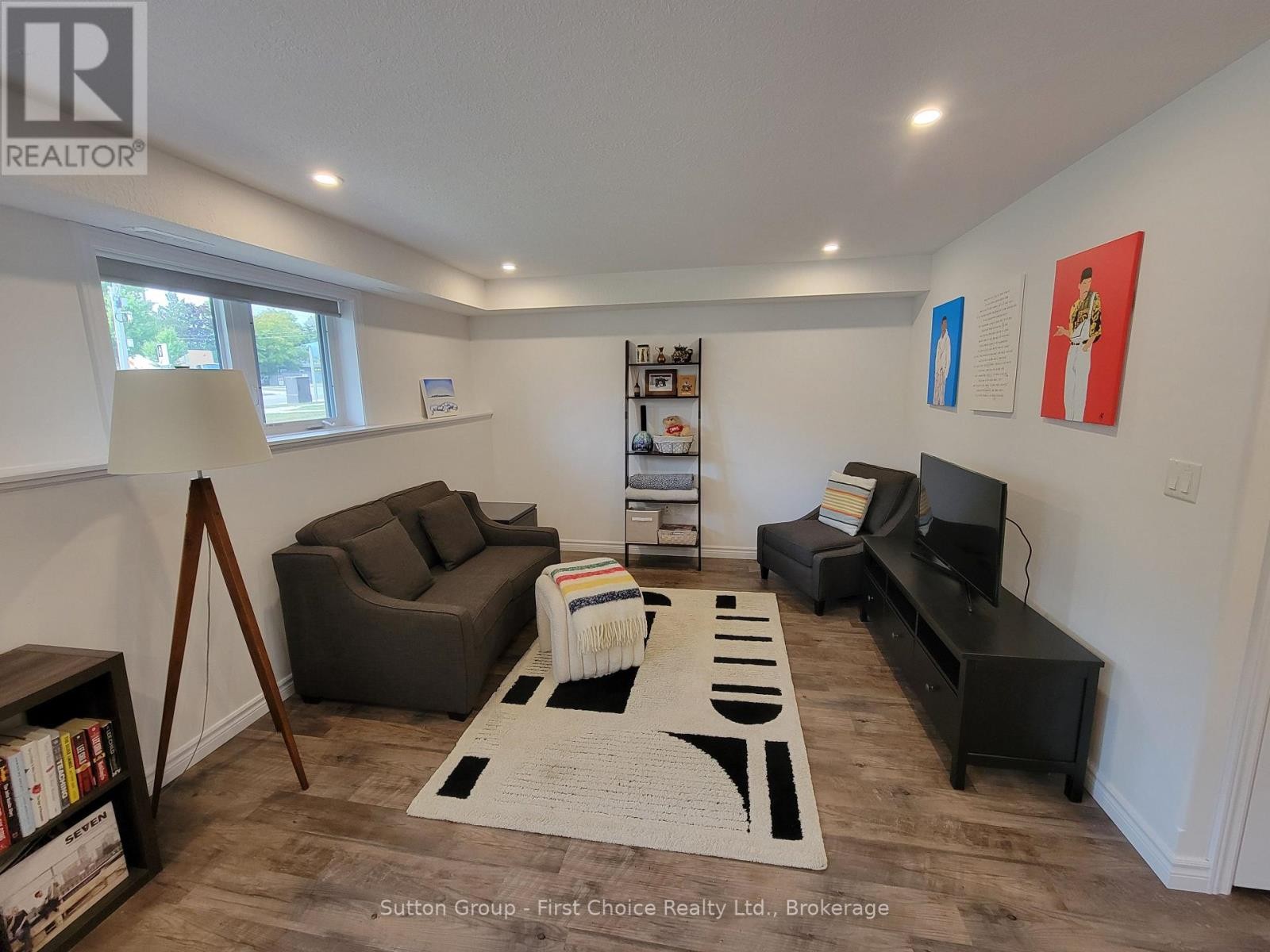 












5 - 3205 VIVIAN LINE 37

,
Stratford,




Ontario
N5A0H8

