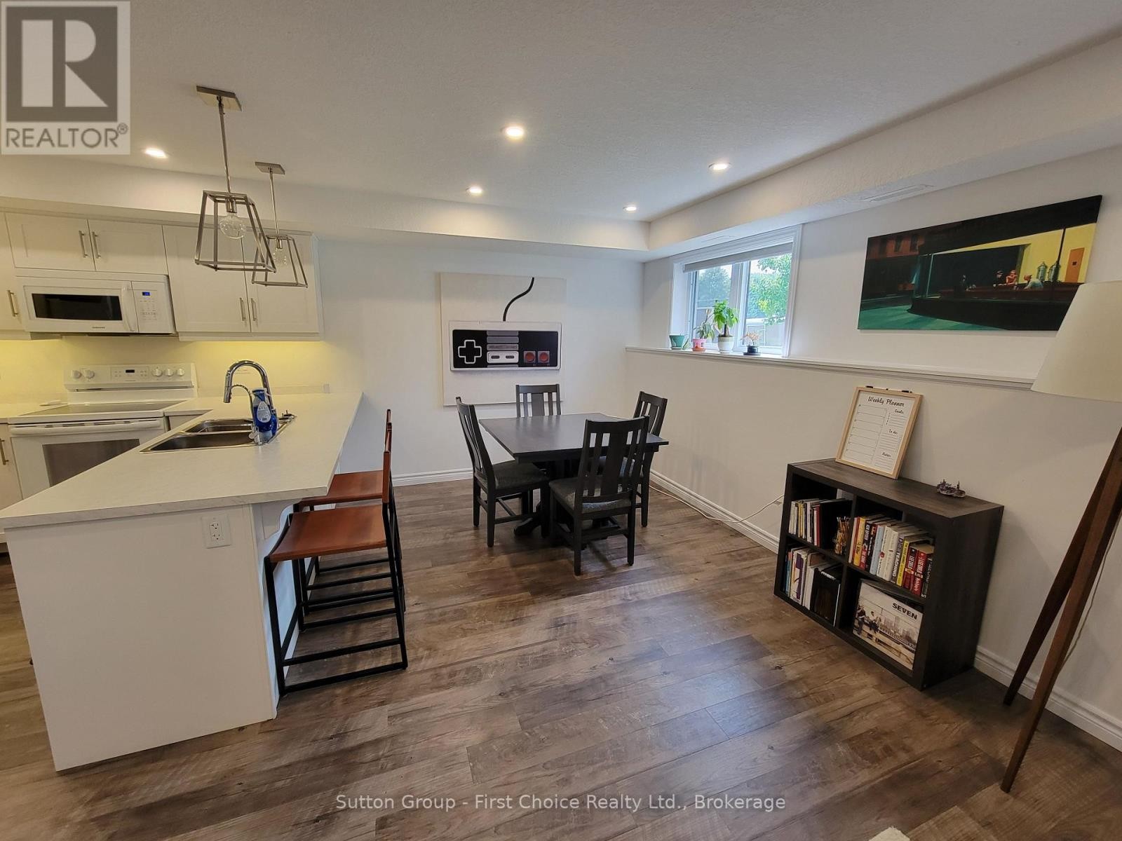 












5 - 3205 VIVIAN LINE 37

,
Stratford,




Ontario
N5A0H8

