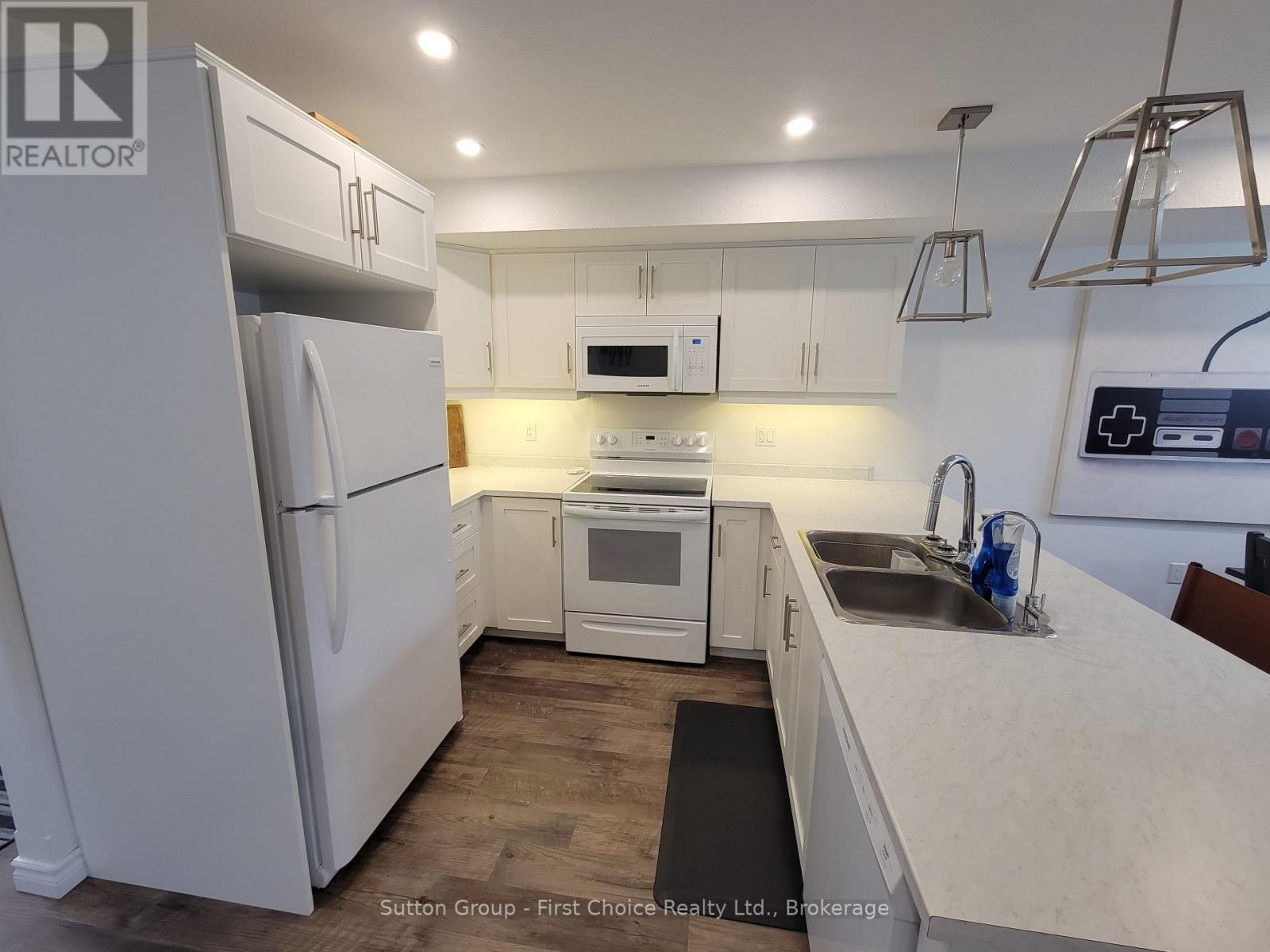 












5 - 3205 VIVIAN LINE 37

,
Stratford,




Ontario
N5A0H8

