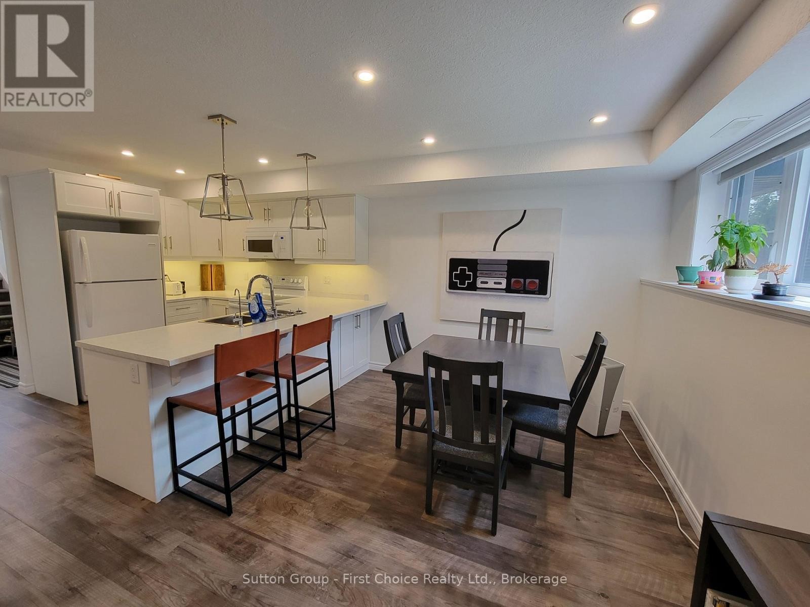 












5 - 3205 VIVIAN LINE 37

,
Stratford,




Ontario
N5A0H8

