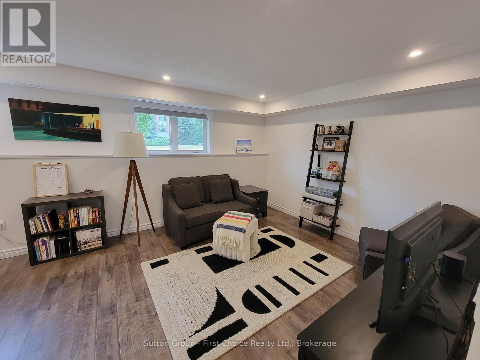 












5 - 3205 VIVIAN LINE 37

,
Stratford,




Ontario
N5A0H8

