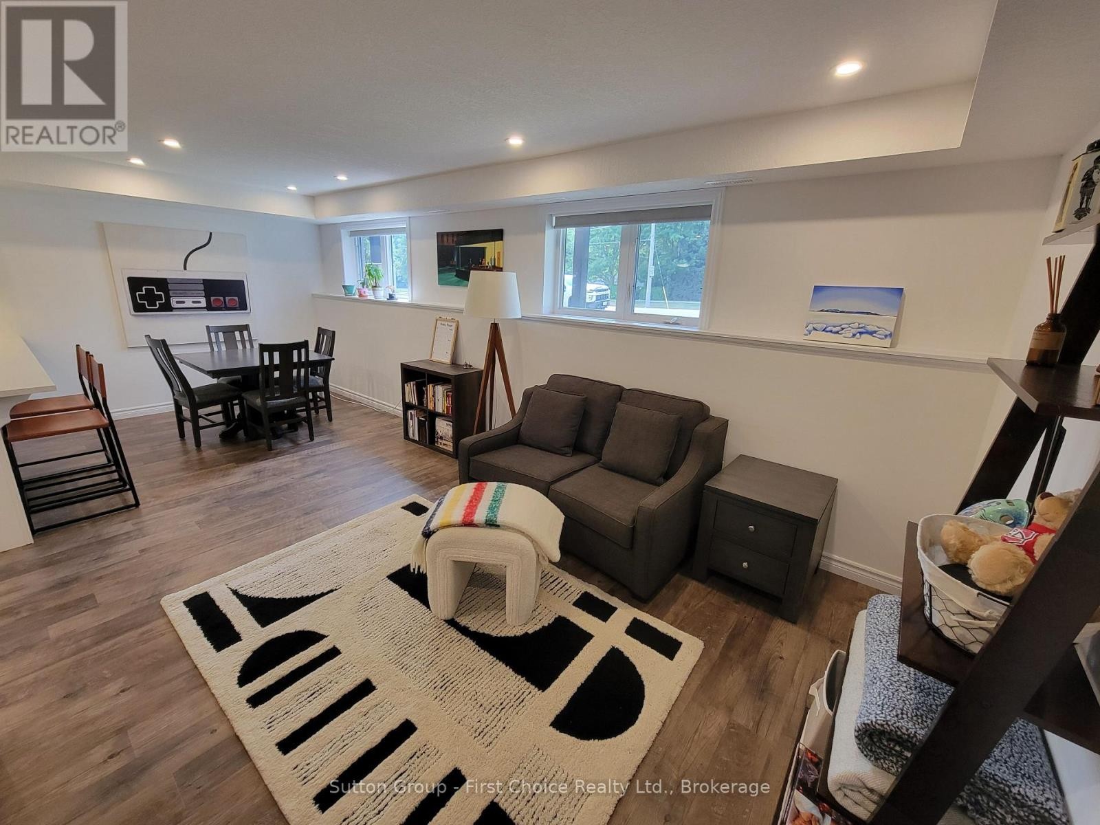 












5 - 3205 VIVIAN LINE 37

,
Stratford,




Ontario
N5A0H8


