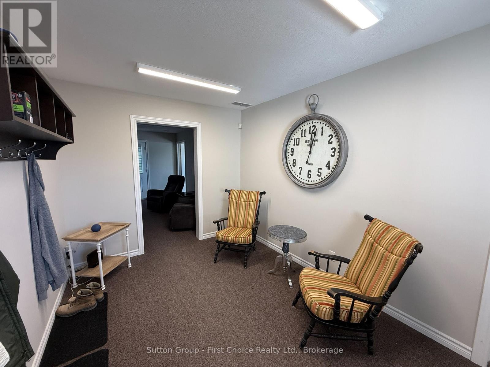 












A - 90 LINTON AVENUE

,
Stratford,




Ontario
N5A0B1

