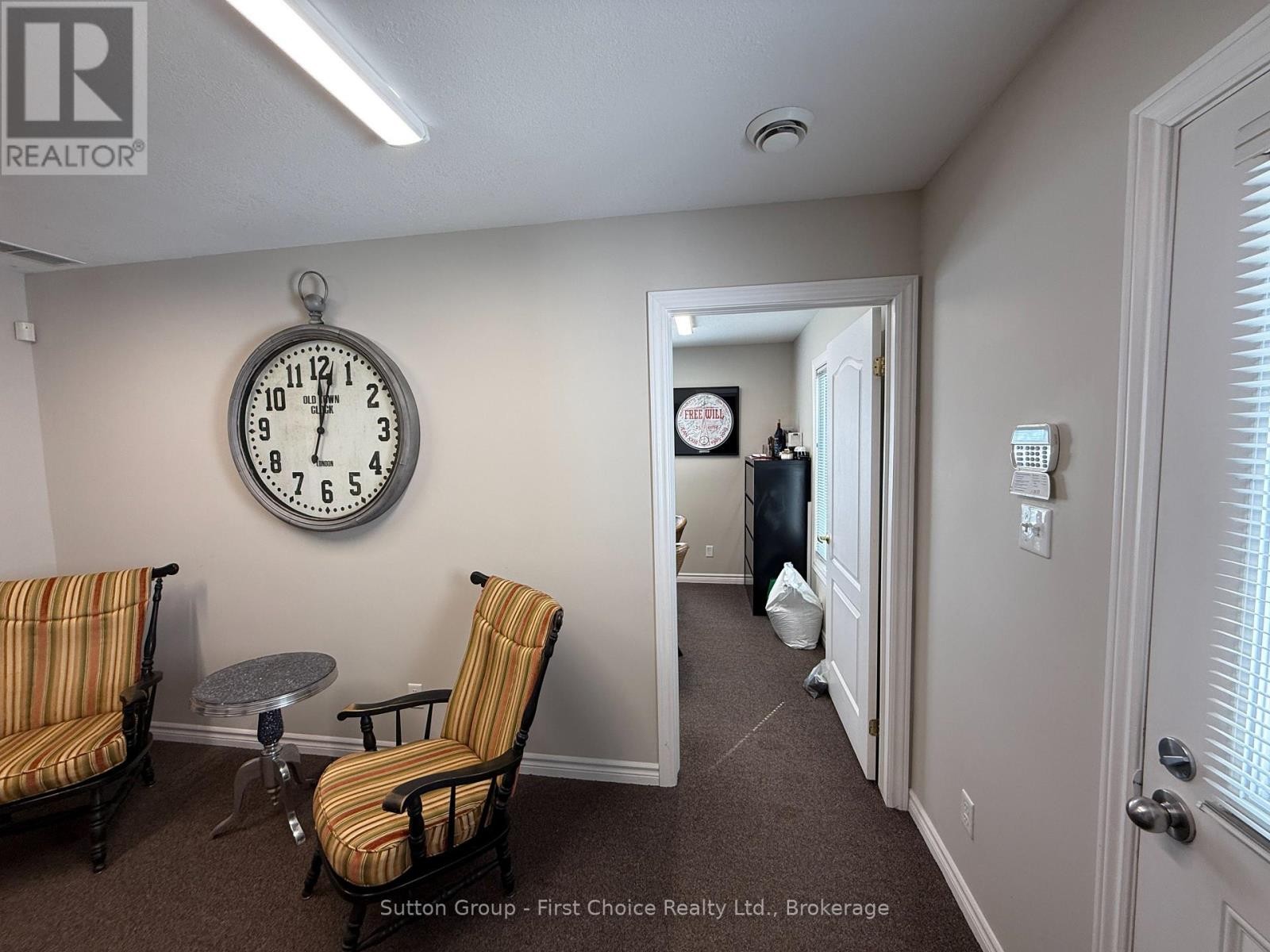 












A - 90 LINTON AVENUE

,
Stratford,




Ontario
N5A0B1

