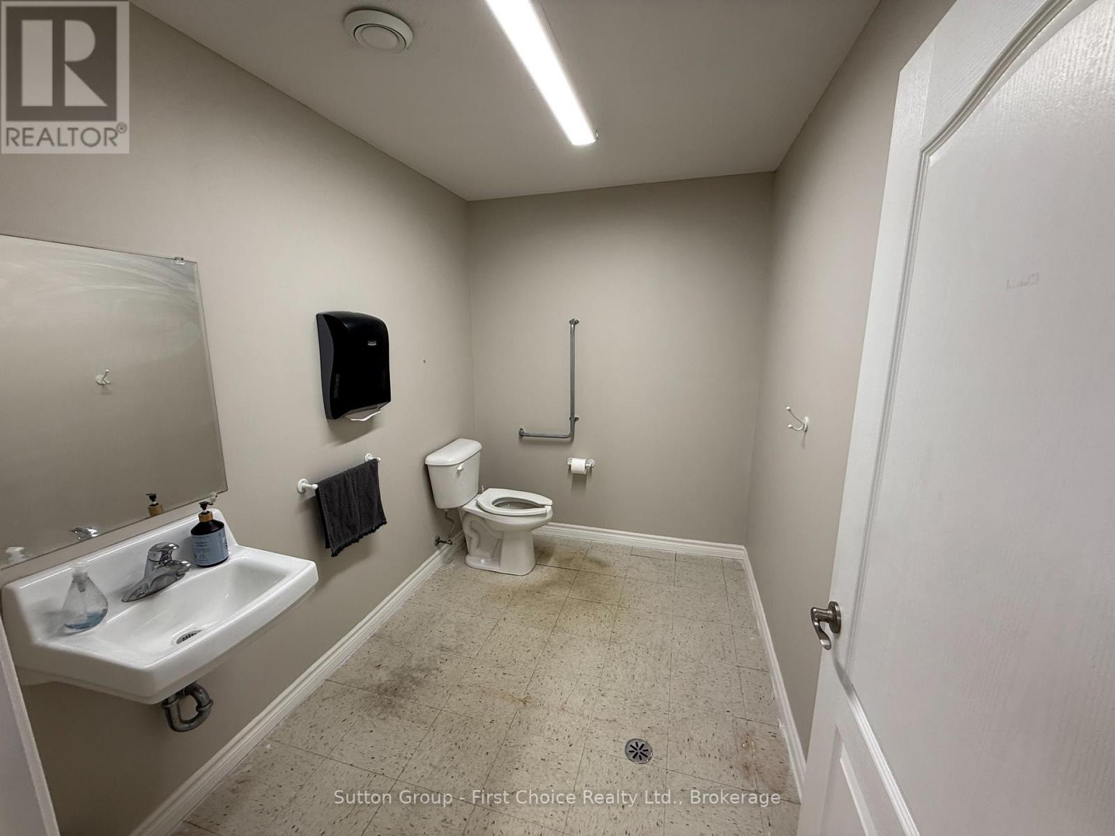 












A - 90 LINTON AVENUE

,
Stratford,




Ontario
N5A0B1

