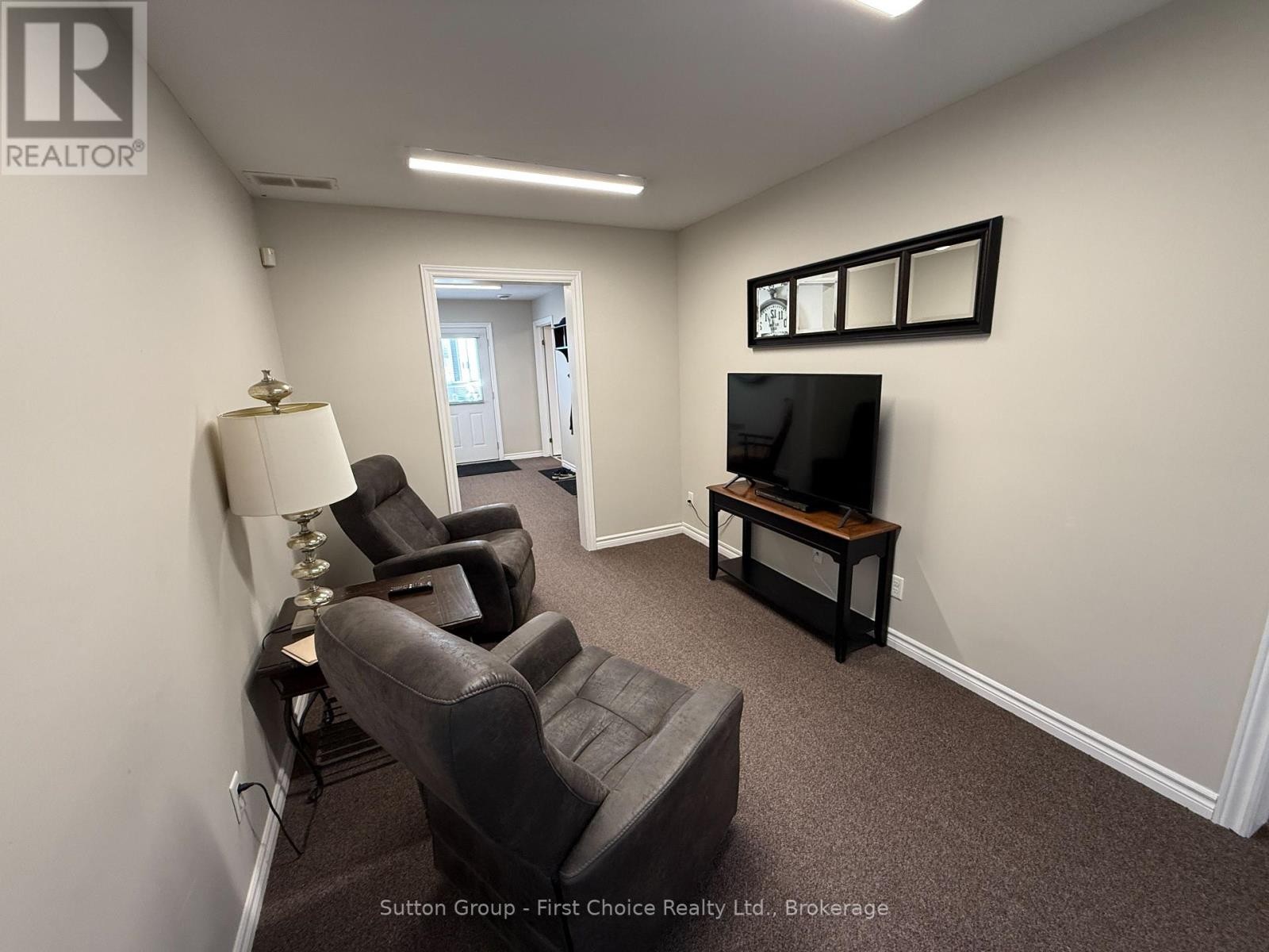 












A - 90 LINTON AVENUE

,
Stratford,




Ontario
N5A0B1

