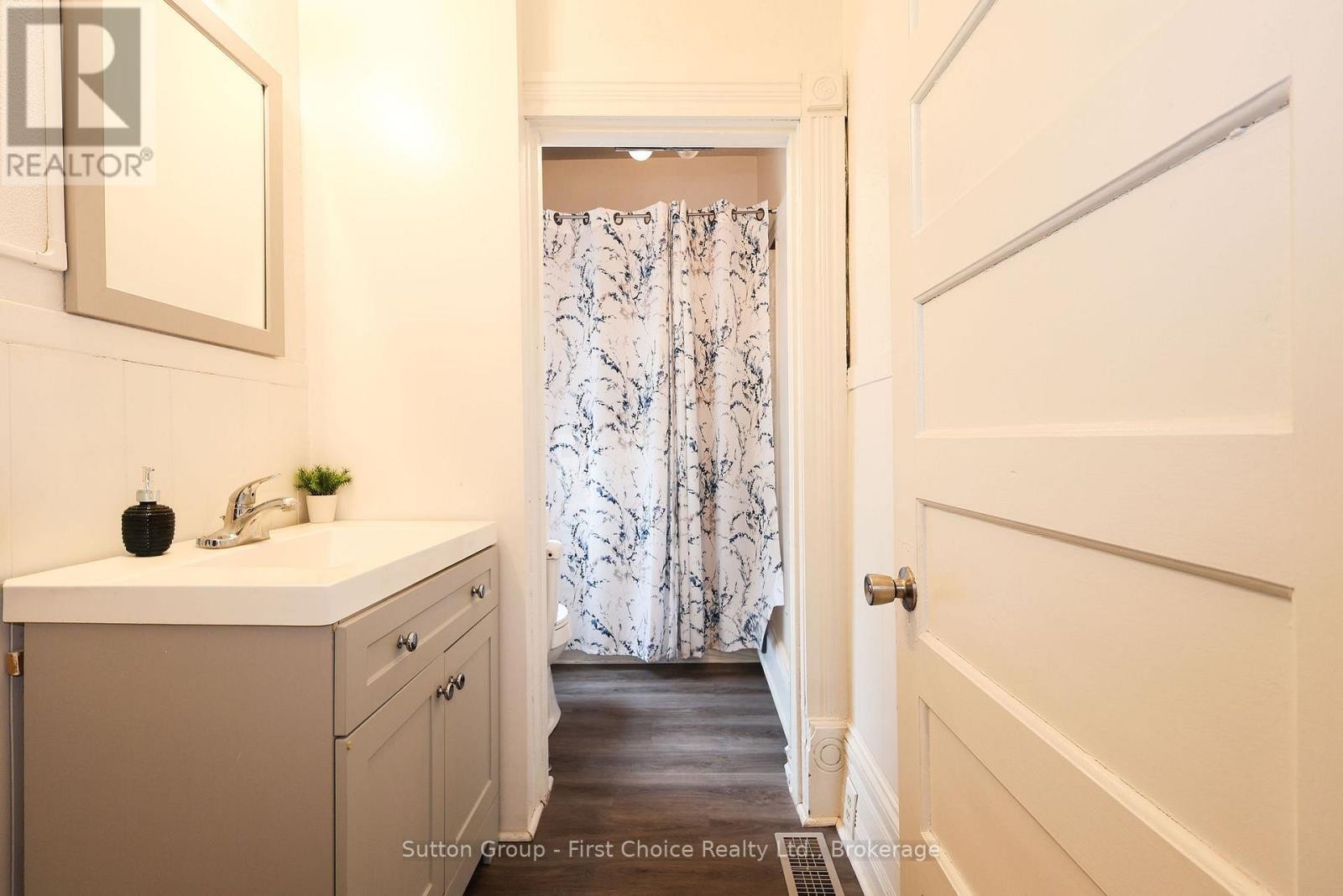 












MAIN - 153-157 HURON STREET

,
Stratford,




Ontario
N5A5S9

