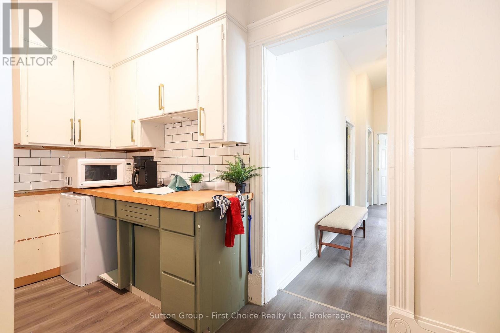 












MAIN - 153-157 HURON STREET

,
Stratford,




Ontario
N5A5S9

